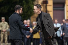 Volodymyr Zelenskyy, Artem Pivovarov
