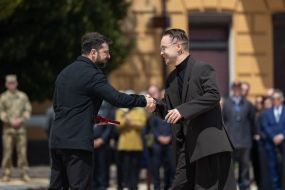Volodymyr Zelenskyy, Artem Pivovarov