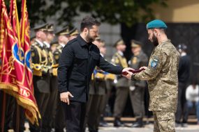 Volodymyr Zelenskyy presented awards to defenders of Ukraine