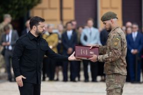 Volodymyr Zelenskyy presented awards to defenders of Ukraine