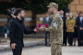 Volodymyr Zelenskyy presented awards to defenders of Ukraine