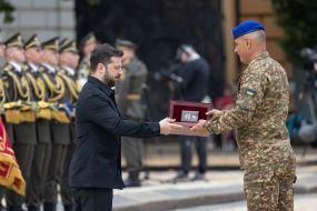Volodymyr Zelenskyy presented awards to defenders of Ukraine