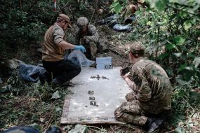 Поиск останков погибших украинских военных в Харьковской области