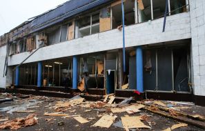 Поврежденная наземная часть станции метро "Лукьяновская"