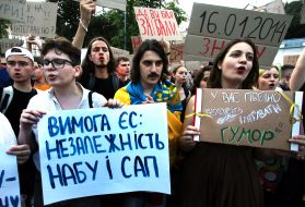 Participants in a protest against the Verkhovna Rada's adoption of a bill restricting the powers of the National Anti-Corruption Bureau and the Specialized Anti-Corruption Prosecutor's Office