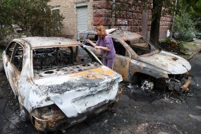 Cars burned as a result of the shelling of Kyiv