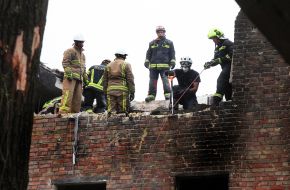 Аварийно-спасательные работы на месте российского обстрела