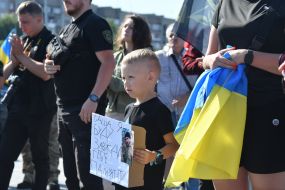 People honor the memory of fallen servicemen of the Airborne Assault Troops of the Armed Forces of Ukraine on a street in Lviv
