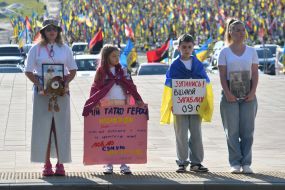 People honor the memory of fallen servicemen of the Airborne Assault Troops of the Armed Forces of Ukraine on a street in Lviv