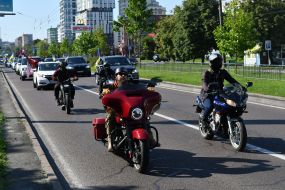 Participants of a motorcade in memory of the fallen servicemen of the Airborne Assault Forces of the Armed Forces of Ukraine on the street in Lviv