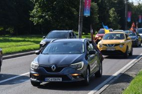 Participants of a motorcade in memory of the fallen servicemen of the Airborne Assault Forces of the Armed Forces of Ukraine on the street in Lviv