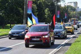 Participants of a motorcade in memory of the fallen servicemen of the Airborne Assault Forces of the Armed Forces of Ukraine on the street in Lviv