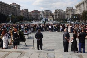 Flowers with yellow and blue ribbon