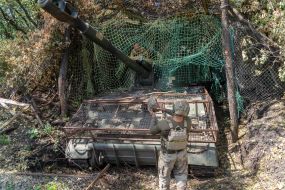 Artillerymen prepare a 2S3 Akatsiya howitzer for firing