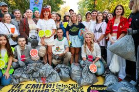 Participants of the "VIP Eco-picnic 2025" action in Hydropark in Kyiv