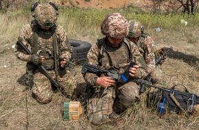 Infantrymen of the operational battalion of the 13th brigade of the Charter National Guard during training in the Kharkiv region