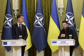 Mark Rutte and  Volodymyr Zelenskyy