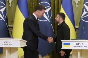 Mark Rutte and  Volodymyr Zelenskyy