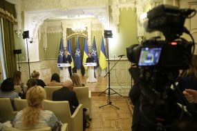 Mark Rutte and  Volodymyr Zelenskyy