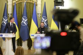 Mark Rutte and  Volodymyr Zelenskyy