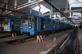 Поезда метро в депо КП "Киевский метрополитен" в Киеве