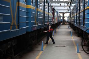 Поезда метро в депо КП "Киевский метрополитен" в Киеве
