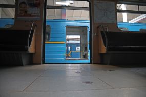 Поезда метро в депо КП "Киевский метрополитен" в Киеве