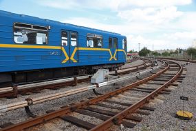 Поезд метро в депо КП "Киевский метрополитен" в Киеве