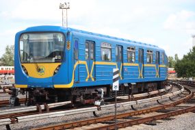 Поезд метро в депо КП "Киевский метрополитен" в Киеве