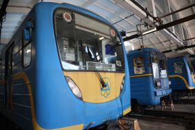 Поезда метро в депо КП "Киевский метрополитен" в Киеве