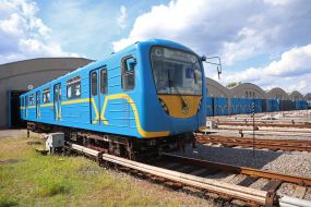 Поезда метро в депо КП "Киевский метрополитен" в Киеве