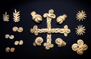 The work "Unbaked Decoration" (2022) by artist Lada Verbina