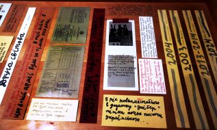 Инсталляция "Папа, я в Одессе!" (2024 год) художницы Алевтины Кахидзе