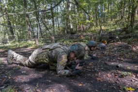 Тренировка по огневой подготовке пехотинцев батальона оперативного назначения 13-й бригады НГУ "Хартия" в Харьковской области