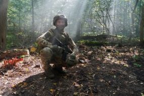 Тренировка по огневой подготовке пехотинцев батальона оперативного назначения 13-й бригады НГУ "Хартия" в Харьковской области