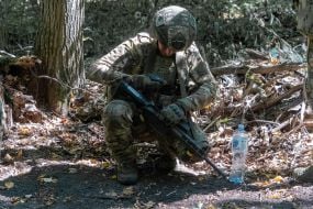 Тренировка по огневой подготовке пехотинцев батальона оперативного назначения 13-й бригады НГУ "Хартия" в Харьковской области