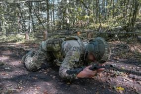 Тренировка по огневой подготовке пехотинцев батальона оперативного назначения 13-й бригады НГУ "Хартия" в Харьковской области