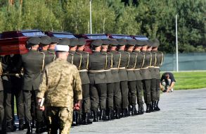 Военный церемониал захоронения неизвестных солдат на Национальном мемориальном военном кладбище