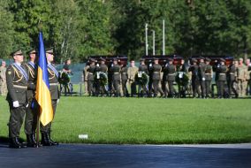 Военный церемониал захоронения неизвестных солдат на Национальном мемориальном военном кладбище