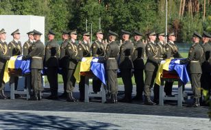 Военный церемониал захоронения неизвестных солдат на Национальном мемориальном военном кладбище