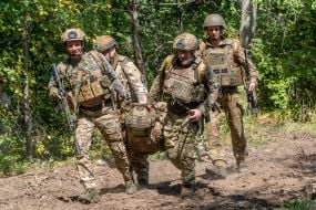 Тренировка пехотинцев батальона оперативного назначения 13-й бригады НГУ "Хартия" в Харьковской области