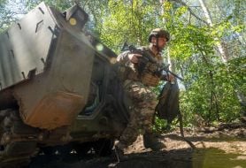 Тренировка пехотинцев батальона оперативного назначения 13-й бригады НГУ "Хартия" в Харьковской области