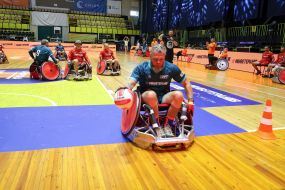 Участники  соревнований по регби на креслах колесных