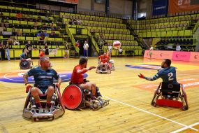 Участники  соревнований по регби на креслах колесных