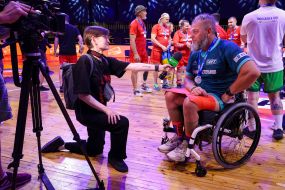 Участник  соревнований по регби на креслах колесных