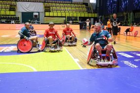 Участники  соревнований по регби на креслах колесных