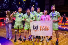 Участники  соревнований по регби на креслах колесных