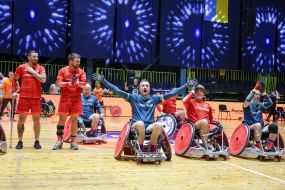 Участники  соревнований по регби на креслах колесных