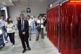 Felix Baumann inspects the welding center