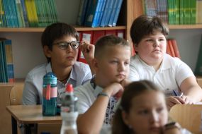 Школьники в классе